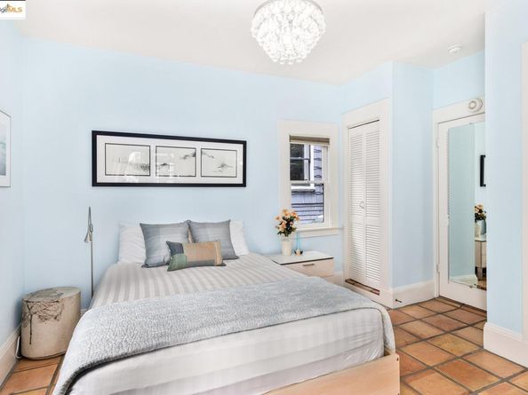 2910 Hillegass Ave 2, Berkeley CA 94705