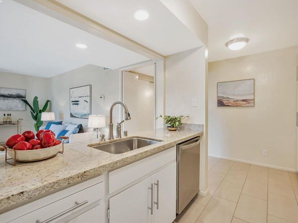 675 Sharon Park Dr 245, Menlo Park CA 94025