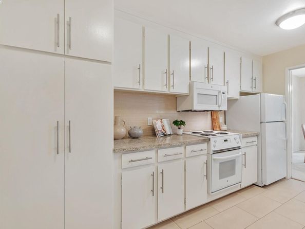 675 Sharon Park Dr 245, Menlo Park CA 94025