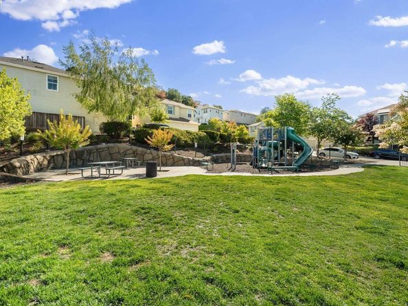 663 Falling Star Dr, Martinez CA 94553