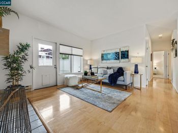 131 Bayside Ct