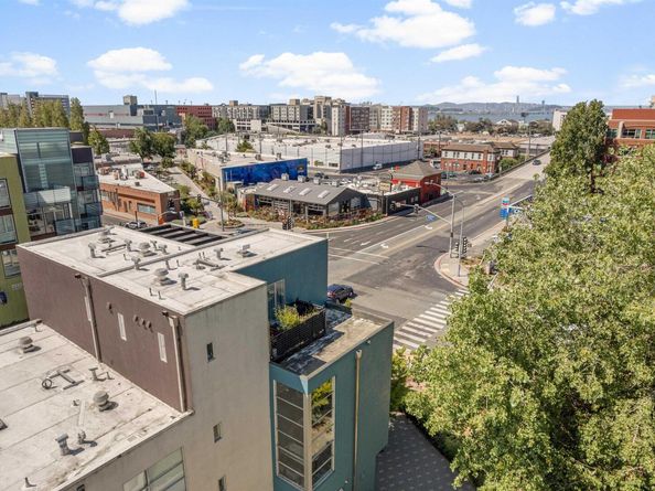 1364 Powell St, Emeryville CA 94608