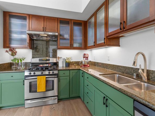 1364 Powell St, Emeryville CA 94608