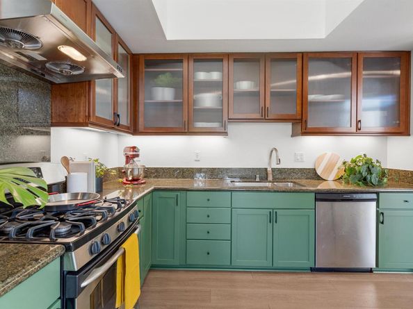1364 Powell St, Emeryville CA 94608
