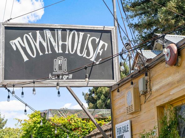 1364 Powell St, Emeryville CA 94608