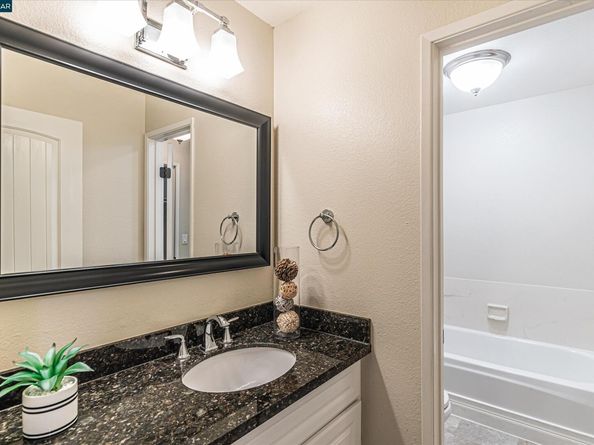 5055 Valley Crest Dr 196, Concord CA 94521
