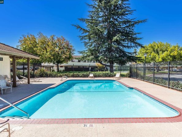 5055 Valley Crest Dr 196, Concord CA 94521