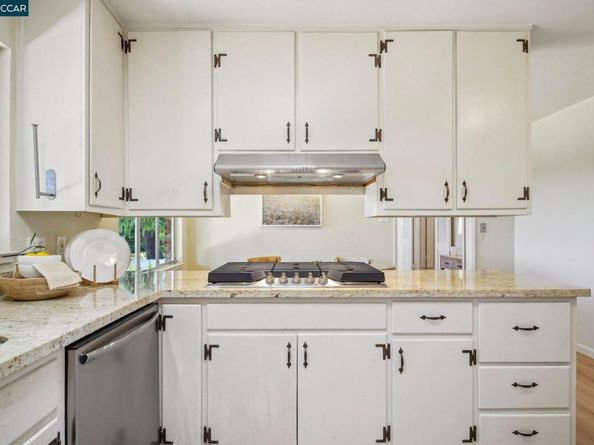 6 Lucille Way, Orinda CA 94563