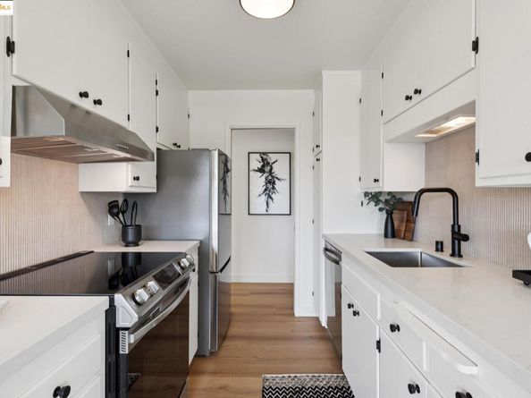 3750 Harrison St 302, Oakland CA 94611