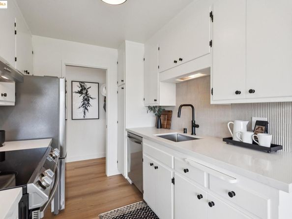3750 Harrison St 302, Oakland CA 94611