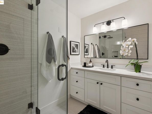 3750 Harrison St 302, Oakland CA 94611