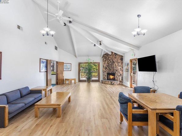 21103 Gary Dr 303, Hayward CA 94546