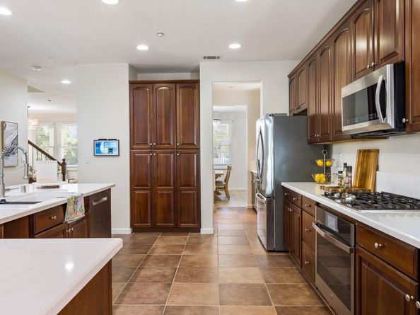 2105 Drake Ln, Hercules CA 94547