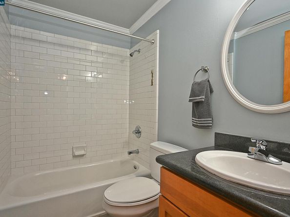 675 8Th Street 15, Oakland CA 94607