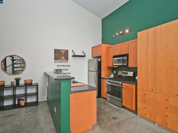675 8Th Street 15, Oakland CA 94607