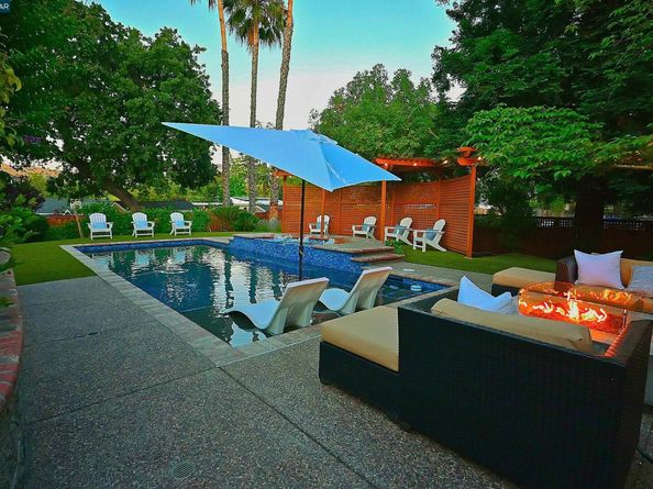 421 Twin Oaks Ln, Walnut Creek CA 94596