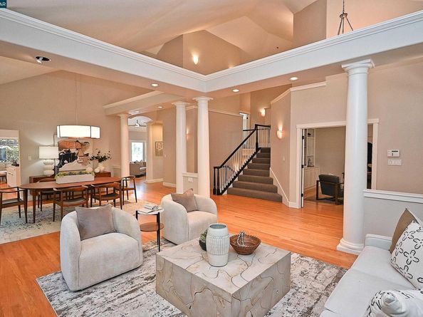 421 Twin Oaks Ln, Walnut Creek CA 94596