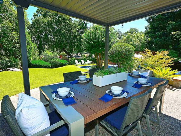 421 Twin Oaks Ln, Walnut Creek CA 94596