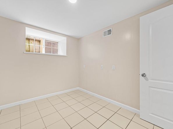 931 E 23Rd St, Oakland CA 94606