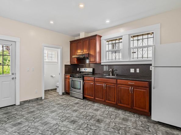 931 E 23Rd St, Oakland CA 94606