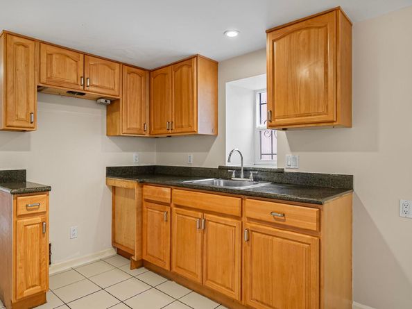 931 E 23Rd St, Oakland CA 94606