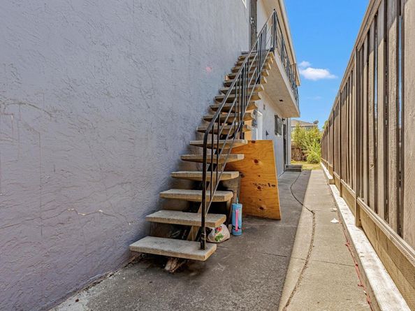 1250 95Th Ave, Oakland CA 94603