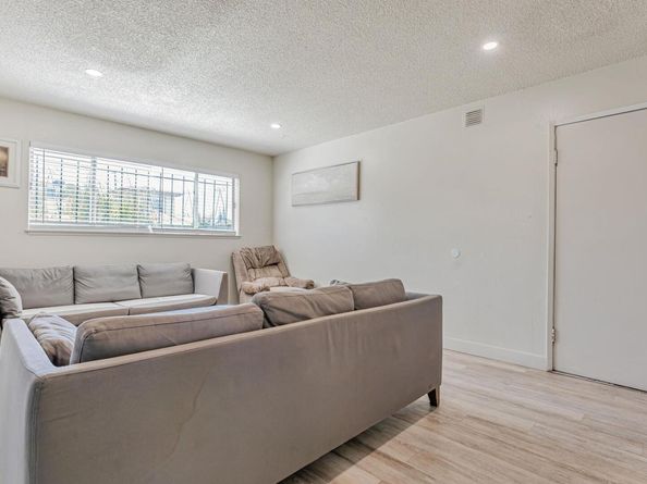 1250 95Th Ave, Oakland CA 94603