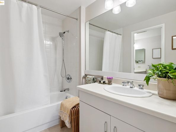 6363 Christie Avenue 312, Emeryville CA 94608