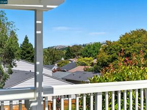 1725 Spyglass Ln, Moraga CA 94556