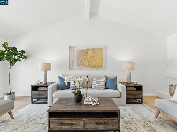1725 Spyglass Ln, Moraga CA 94556