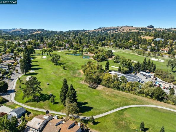 1725 Spyglass Ln, Moraga CA 94556