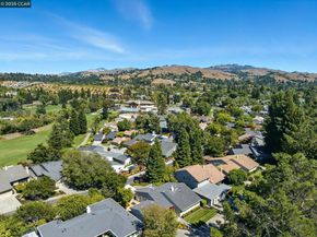 1725 Spyglass Ln, Moraga CA 94556