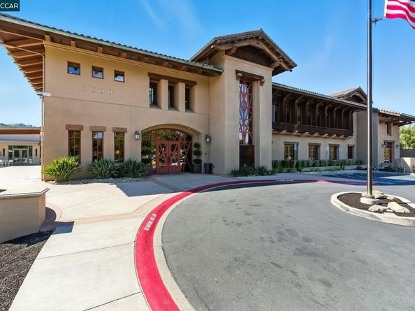 1725 Spyglass Ln, Moraga CA 94556