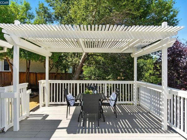 1725 Spyglass Ln, Moraga CA 94556