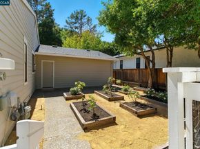 1725 Spyglass Ln, Moraga CA 94556