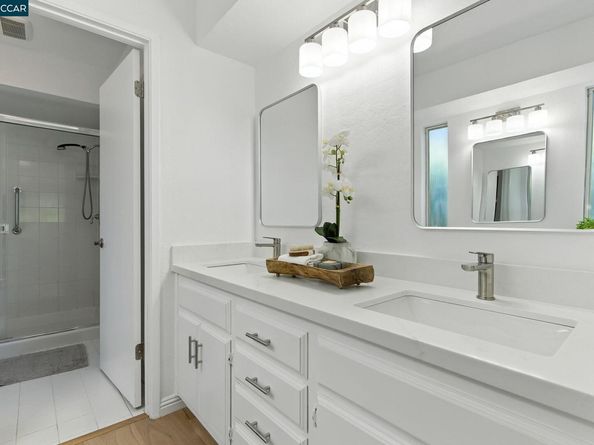1725 Spyglass Ln, Moraga CA 94556