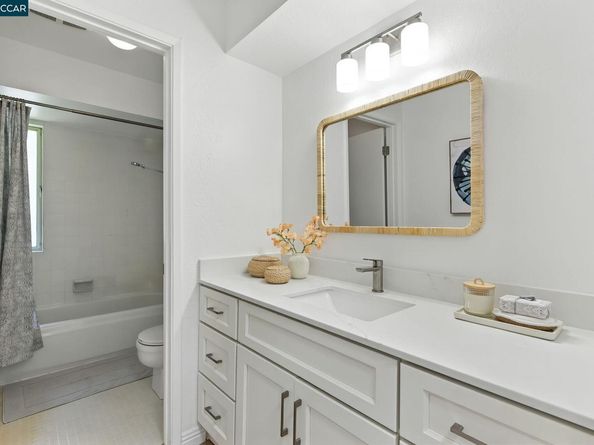 1725 Spyglass Ln, Moraga CA 94556