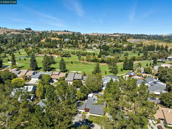 1725 Spyglass Ln, Moraga CA 94556