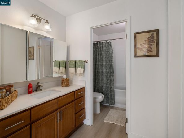 555 Pierce St 209, Albany CA 94706