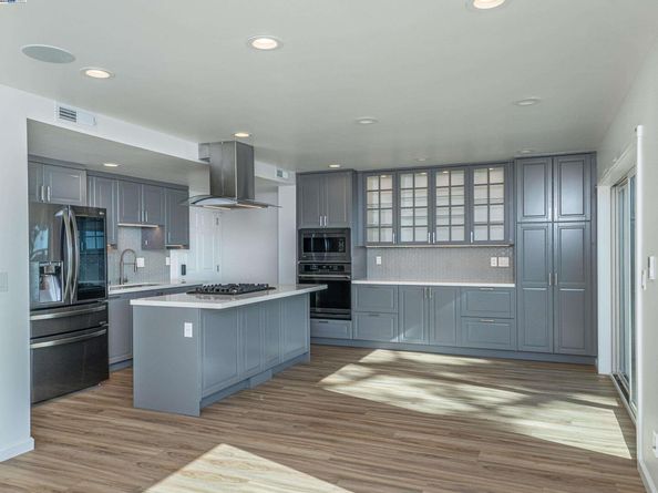 532 Heathcliff Dr, Pacifica CA 94044