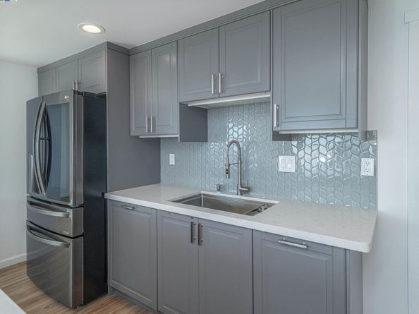 532 Heathcliff Dr, Pacifica CA 94044