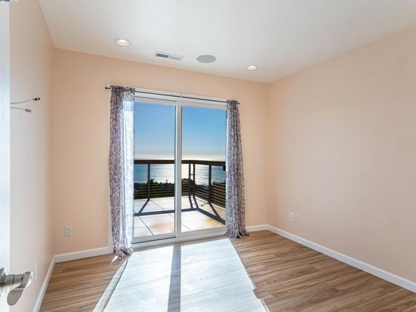 532 Heathcliff Dr, Pacifica CA 94044