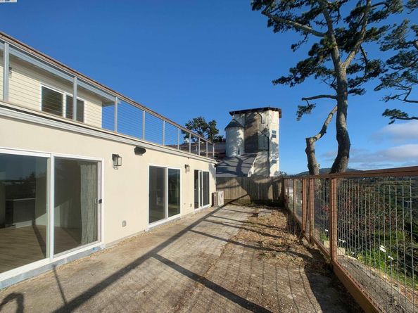 532 Heathcliff Dr, Pacifica CA 94044