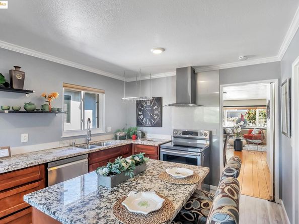 6941 Outlook Ave, Oakland CA 94605