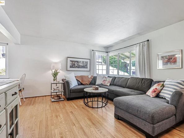 2050 Donald Dr, Moraga CA 94556