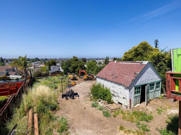 7541 Outlook Ave, Oakland CA 94605