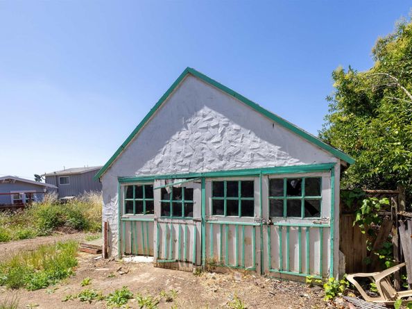 7541 Outlook Ave, Oakland CA 94605