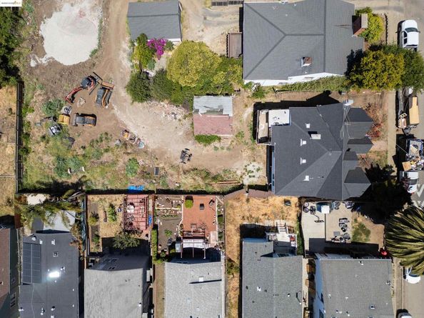 7541 Outlook Ave, Oakland CA 94605