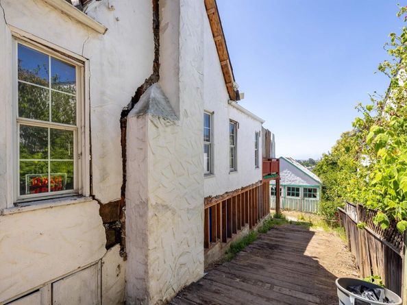 7541 Outlook Ave, Oakland CA 94605