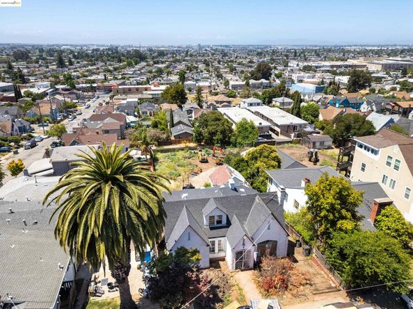 7541 Outlook Ave, Oakland CA 94605